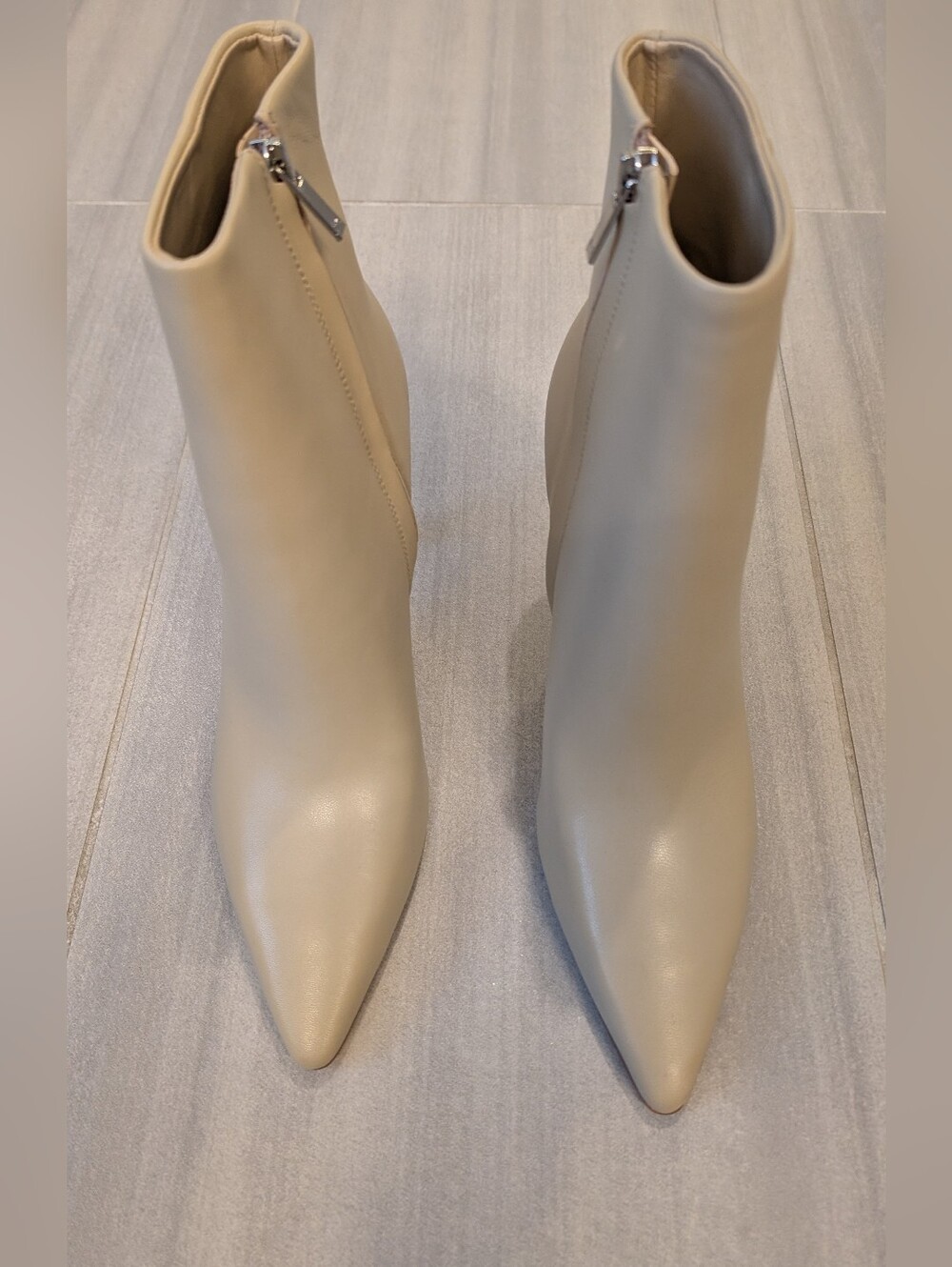 NIB Marc Fisher Kendra Leather Booties Ivory